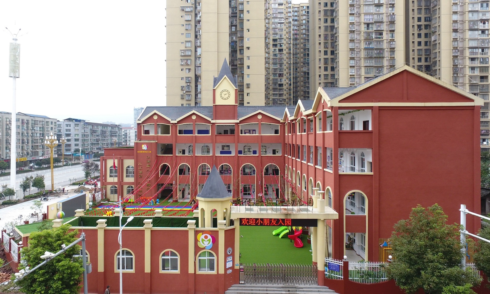 大图：航拍下的岳池县翔凤幼儿园.jpg