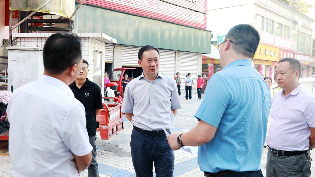 9月6日下午，米亮书记率队调研重点项目建设，老旧小区改造、自建房安全等工作 (3).jpg