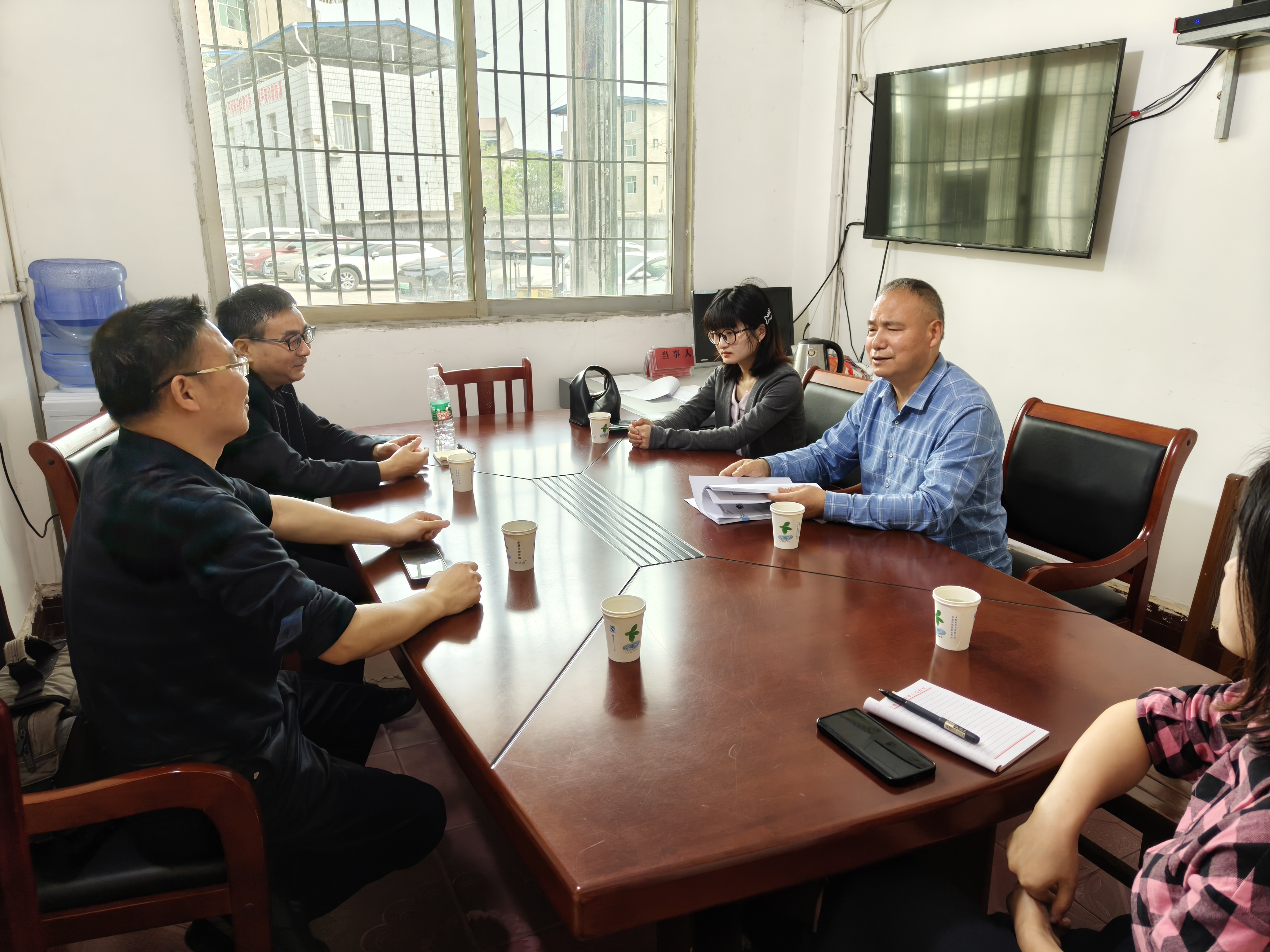 04.16 指导《临溪镇志》.jpg