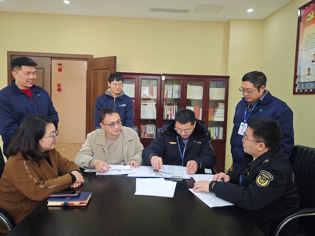 为企业减负 我县率先实施“联合入企1.jpg